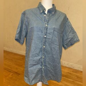 Men’s L denim short sleeve shirt Large could be women’s or unisex light blue